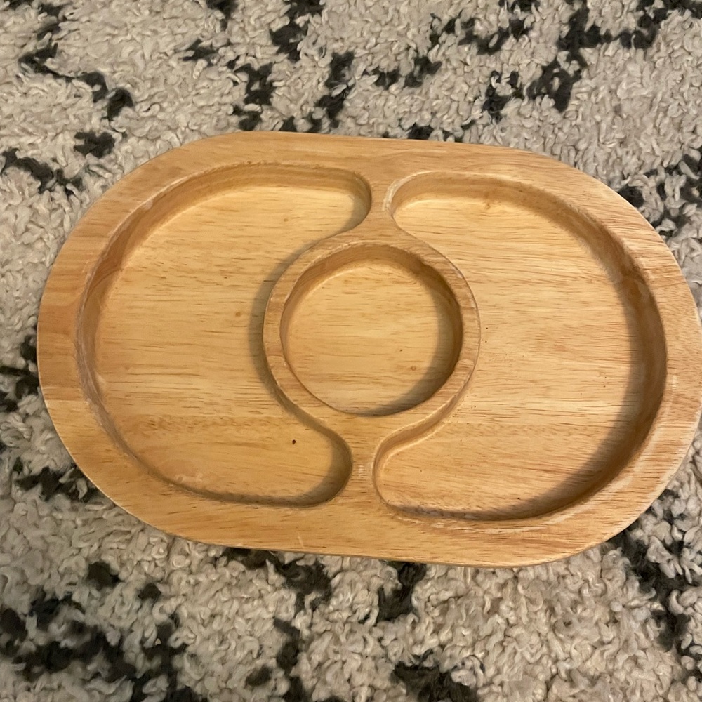 Wooden chip and dip serving dish